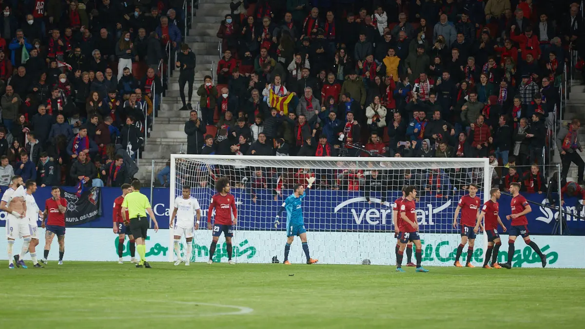Partido de La Liga Santander entre Osasuna y Real Madrid disputado en el estadio de El Sadar. IÑIGO ALZUGARAY