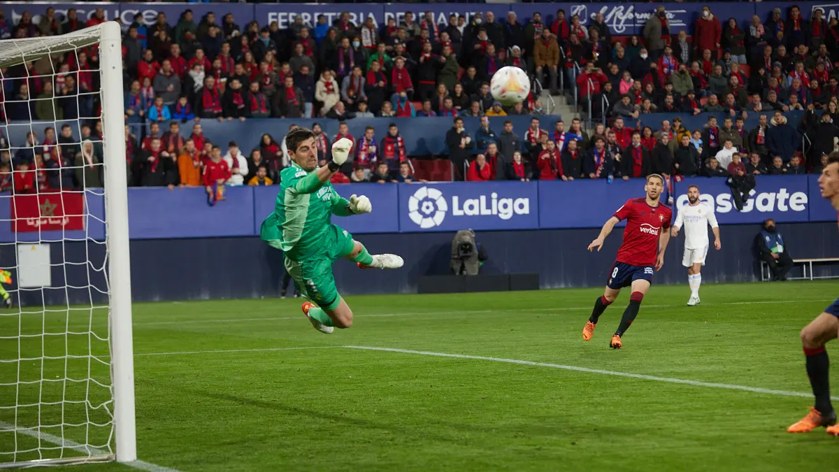 Partido de La Liga Santander entre Osasuna y Real Madrid disputado en el estadio de El Sadar. IÑIGO ALZUGARAY