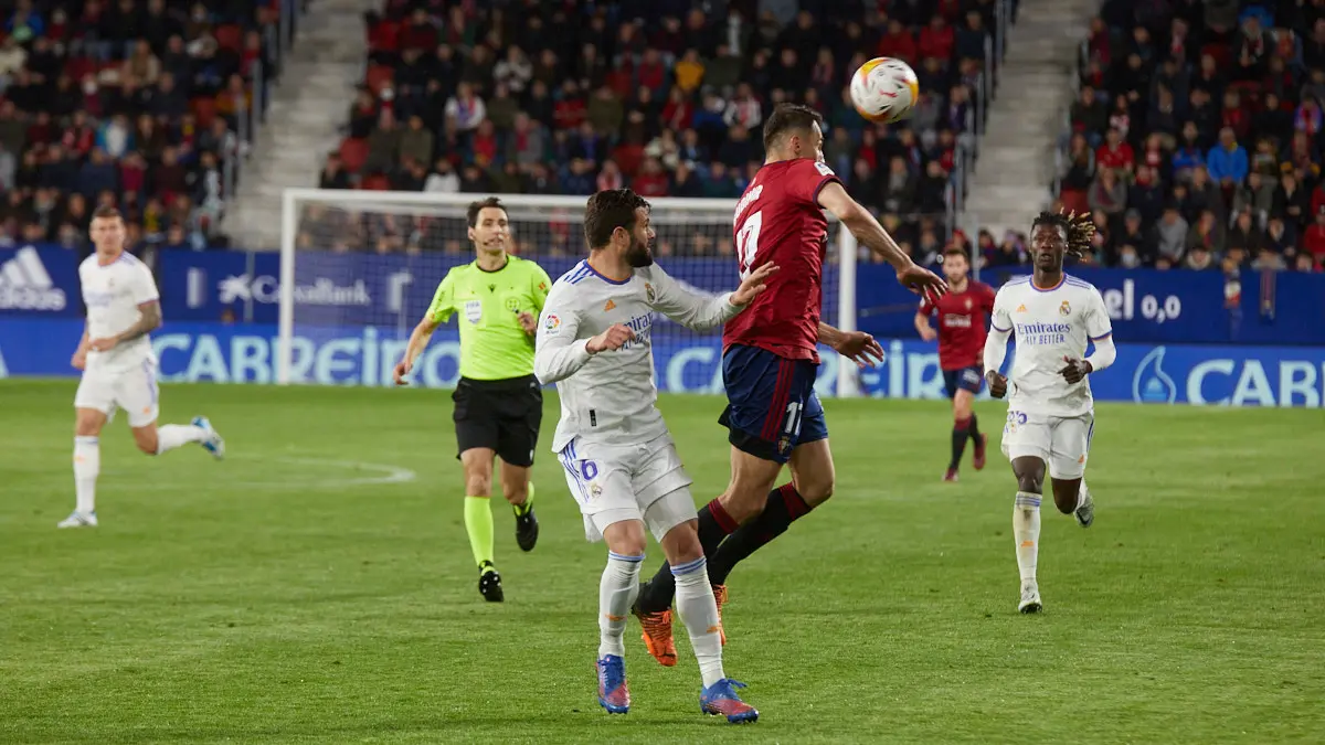 Partido de La Liga Santander entre Osasuna y Real Madrid disputado en el estadio de El Sadar. IÑIGO ALZUGARAY