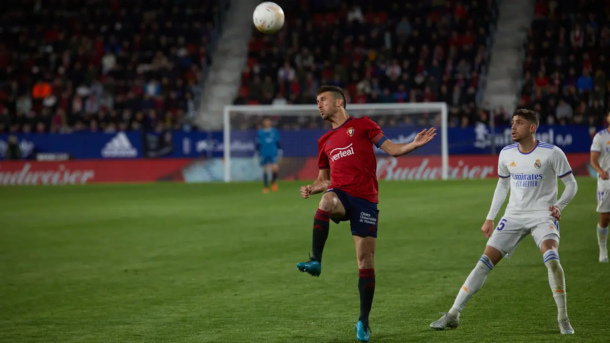 Partido de La Liga Santander entre Osasuna y Real Madrid disputado en el estadio de El Sadar. IÑIGO ALZUGARAY