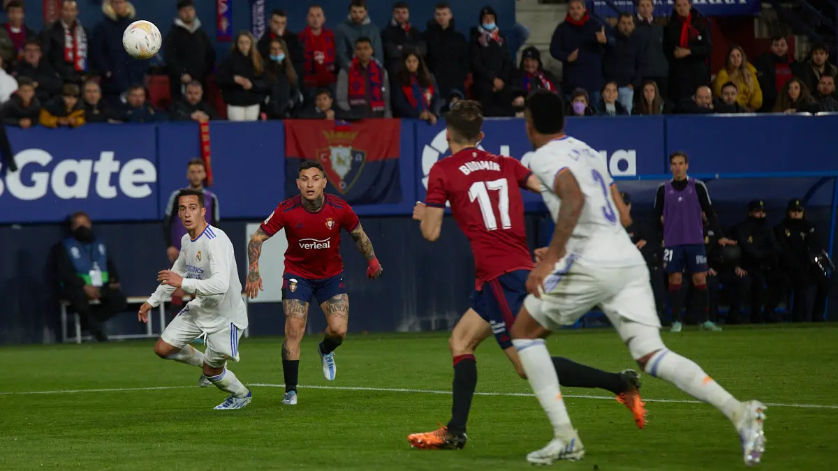 Partido de La Liga Santander entre Osasuna y Real Madrid disputado en el estadio de El Sadar. IÑIGO ALZUGARAY