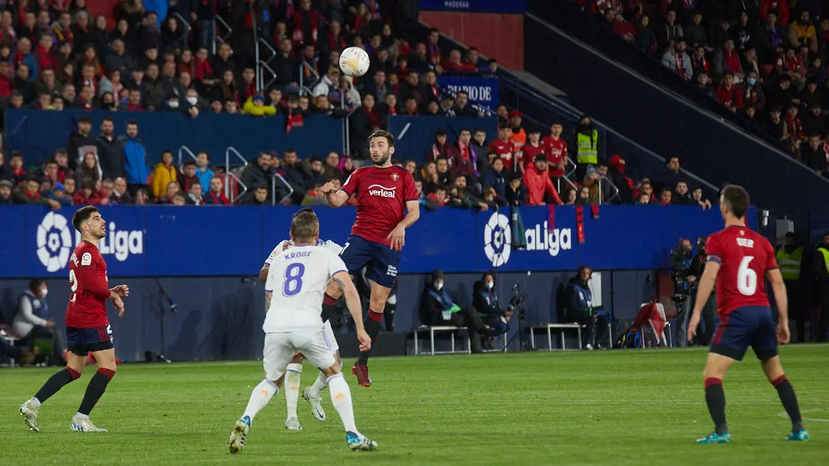 Partido de La Liga Santander entre Osasuna y Real Madrid disputado en el estadio de El Sadar. IÑIGO ALZUGARAY