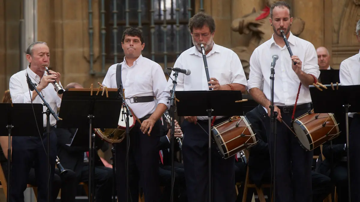 La banda La Pamplonesa recupera su tradicional concierto presanferminero en la Plaza Consistorial tras dos años suspendido por la pandemia. IÑIGO ALZUGARAY