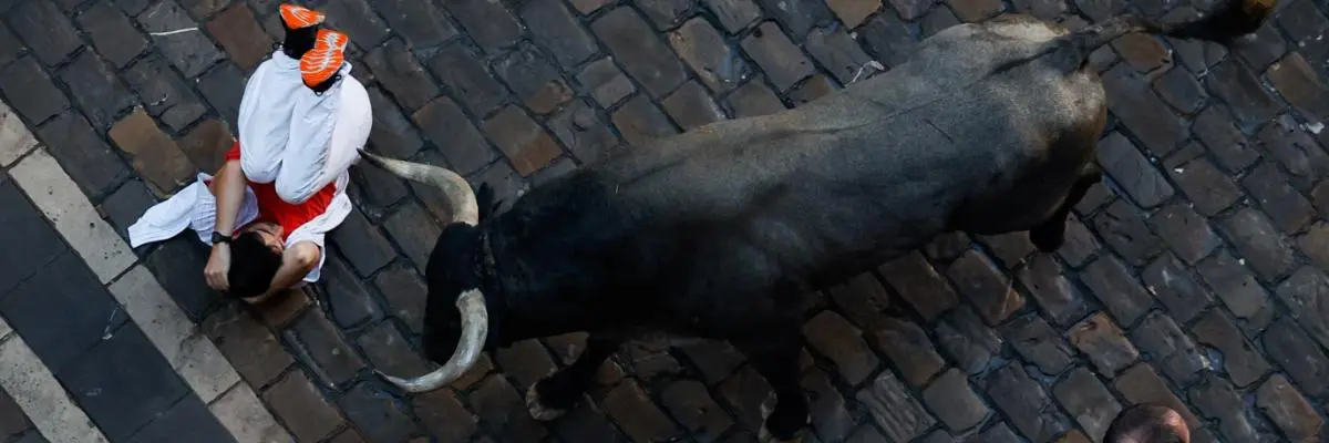 Tercer encierro de San Fermín 2022 con toros de José Escolar. REUTERS. Juan Medina