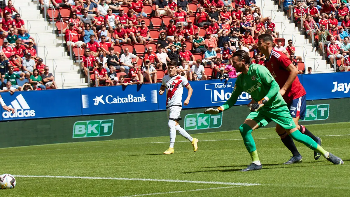 Partido de La Liga Santander entre Osasuna y Rayo Vallecano disputado en el estadio de El Sadar. IÑIGO ALZUGARAY