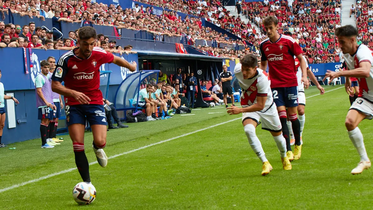 Partido de La Liga Santander entre Osasuna y Rayo Vallecano disputado en el estadio de El Sadar. IÑIGO ALZUGARAY