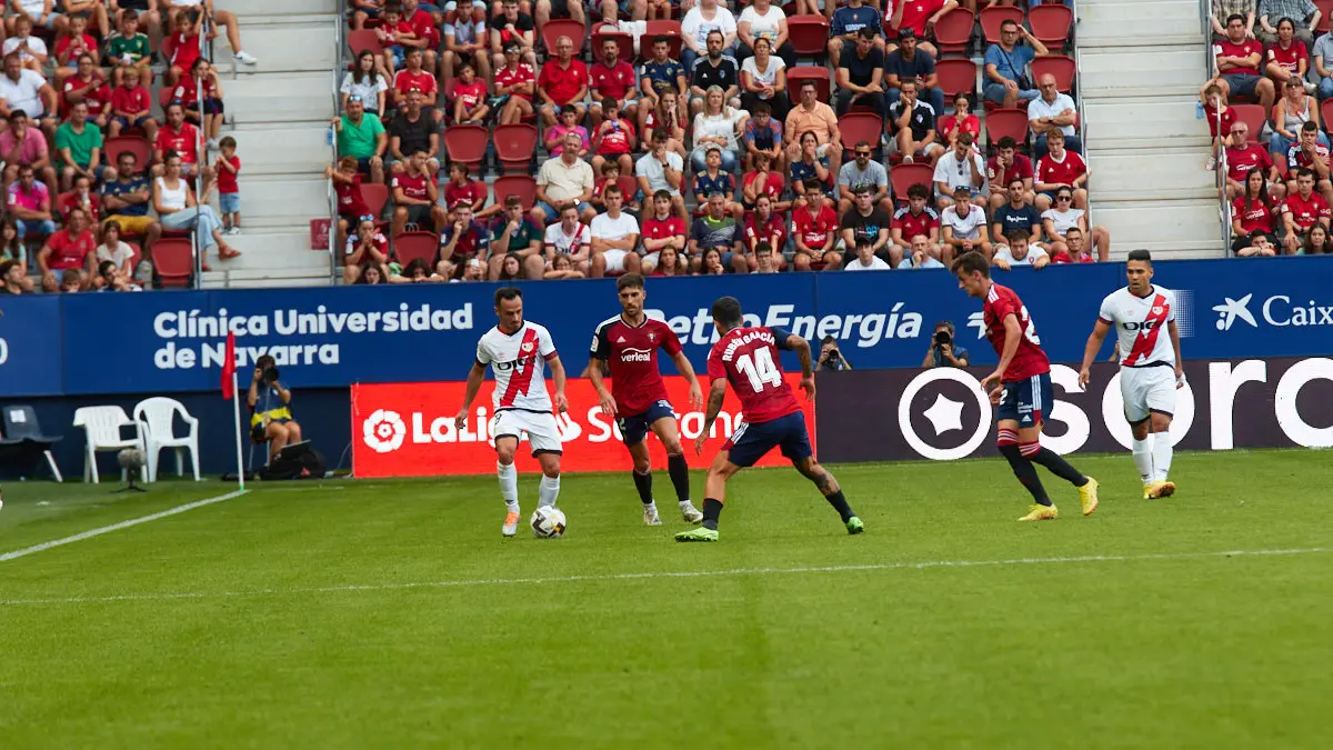 Partido de La Liga Santander entre Osasuna y Rayo Vallecano disputado en el estadio de El Sadar. IÑIGO ALZUGARAY