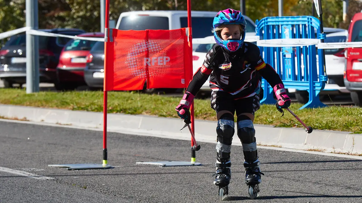 III Trofeo ciudad de Pamplona y Campeonato de España Combinada de patinaje Alpino en línea en la avenida Juan Pablo II de Pamplona. IÑIGO ALZUGARAY