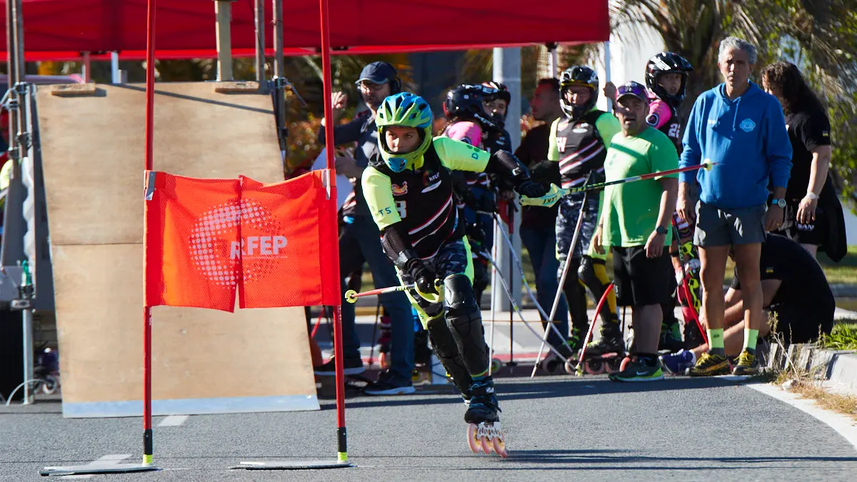 III Trofeo ciudad de Pamplona y Campeonato de España Combinada de patinaje Alpino en línea en la avenida Juan Pablo II de Pamplona. IÑIGO ALZUGARAY