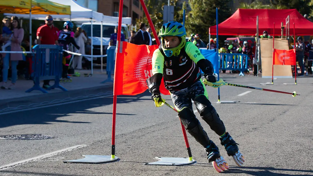 III Trofeo ciudad de Pamplona y Campeonato de España Combinada de patinaje Alpino en línea en la avenida Juan Pablo II de Pamplona. IÑIGO ALZUGARAY