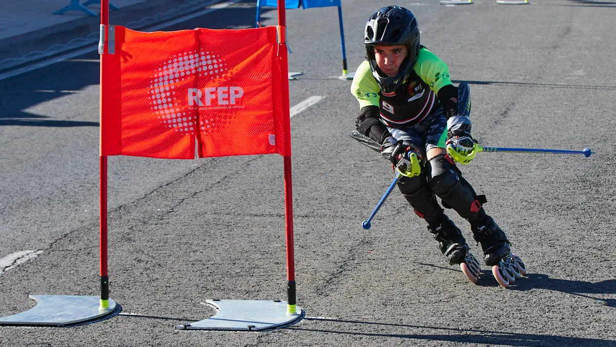 III Trofeo ciudad de Pamplona y Campeonato de España Combinada de patinaje Alpino en línea en la avenida Juan Pablo II de Pamplona. IÑIGO ALZUGARAY