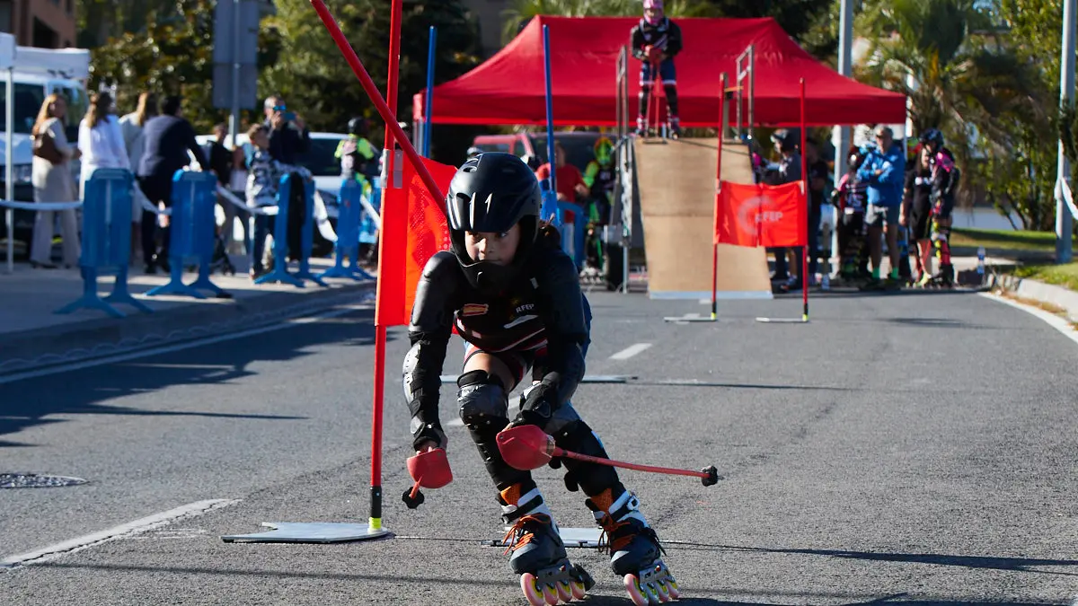 III Trofeo ciudad de Pamplona y Campeonato de España Combinada de patinaje Alpino en línea en la avenida Juan Pablo II de Pamplona. IÑIGO ALZUGARAY