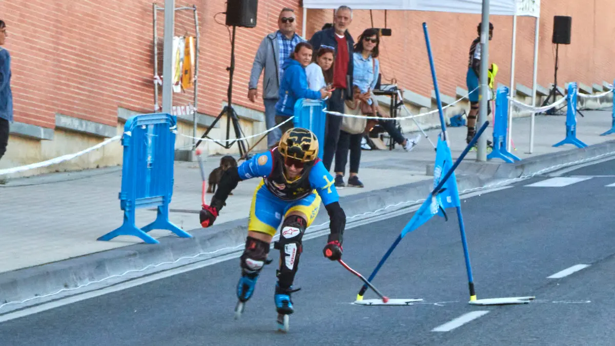 III Trofeo ciudad de Pamplona y Campeonato de España Combinada de patinaje Alpino en línea en la avenida Juan Pablo II de Pamplona. IÑIGO ALZUGARAY