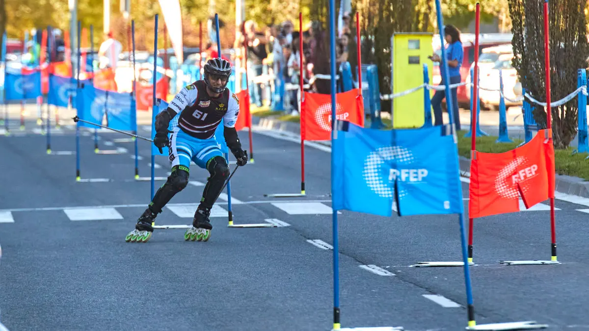 III Trofeo ciudad de Pamplona y Campeonato de España Combinada de patinaje Alpino en línea en la avenida Juan Pablo II de Pamplona. IÑIGO ALZUGARAY