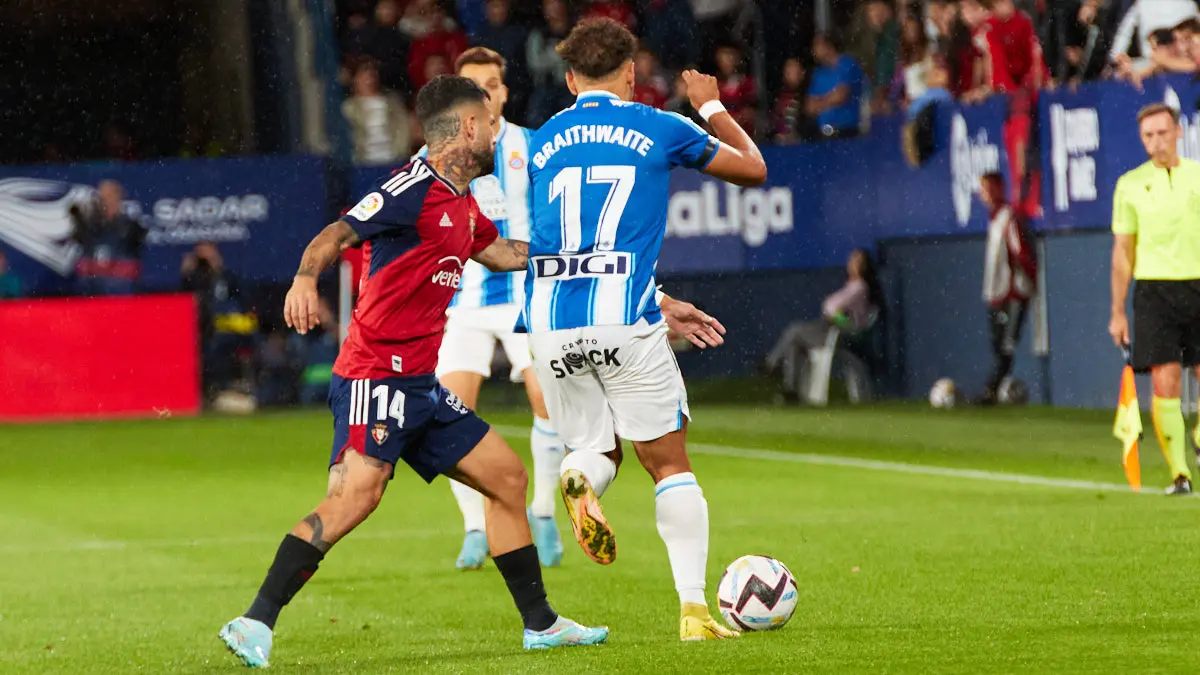 Partido de La Liga Santander entre CA Osasuna y RCD Espanyol disputado en el estadio de El Sadar. IÑIGO ALZUGARAY