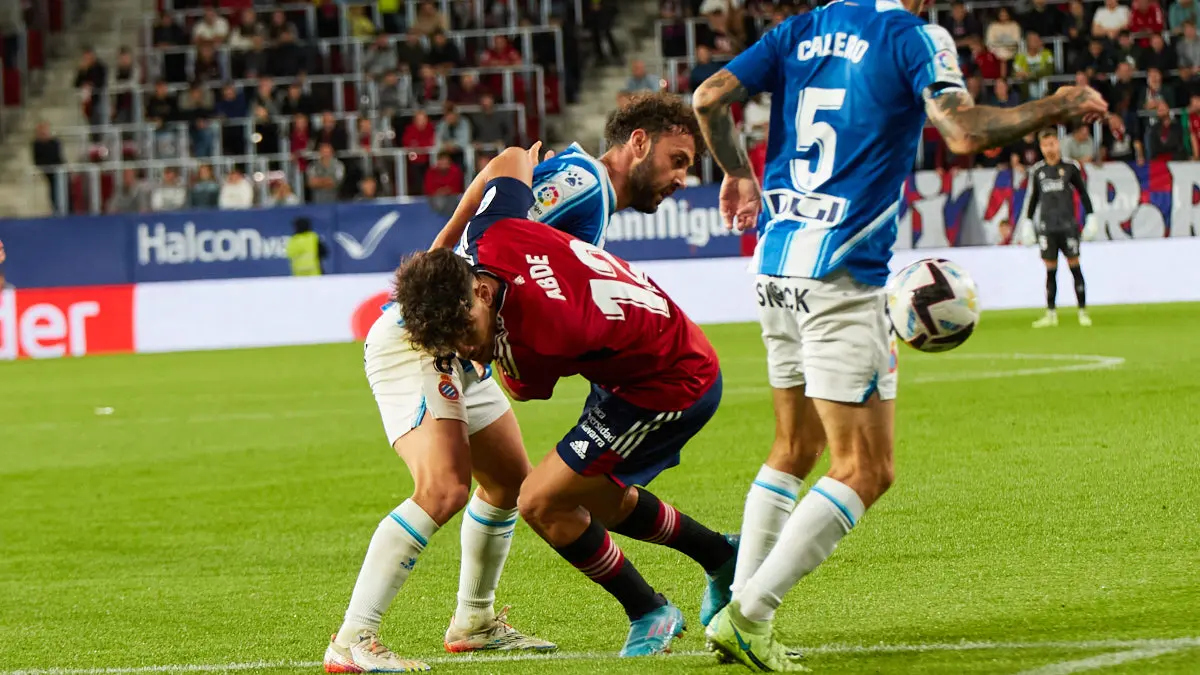 Partido de La Liga Santander entre CA Osasuna y RCD Espanyol disputado en el estadio de El Sadar. IÑIGO ALZUGARAY