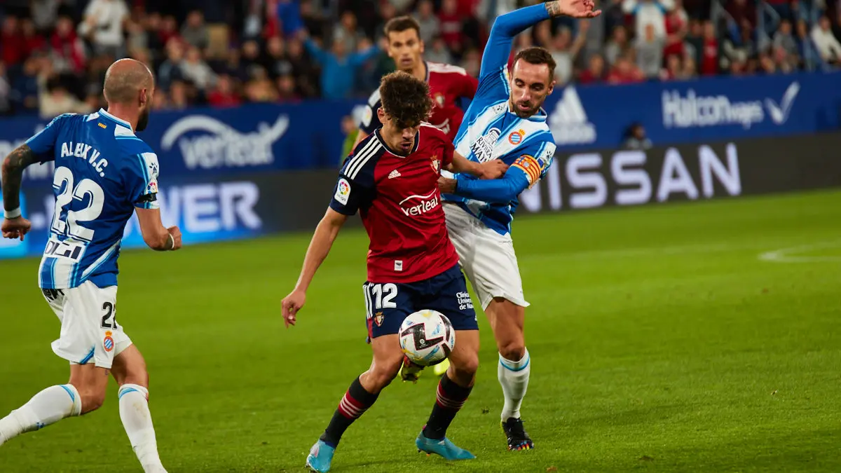 Partido de La Liga Santander entre CA Osasuna y RCD Espanyol disputado en el estadio de El Sadar. IÑIGO ALZUGARAY