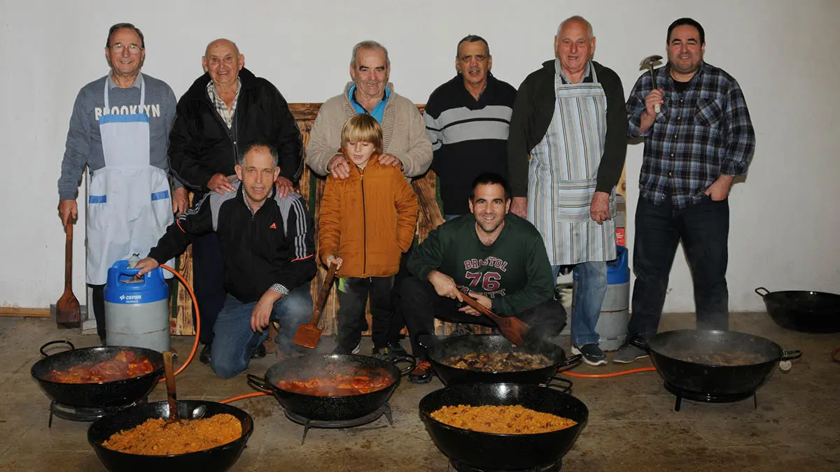Los socios de la Sociedad Previsión de Caparroso honraron este sábado a su patrón San Andrés. AMAYA LUQUI (17)