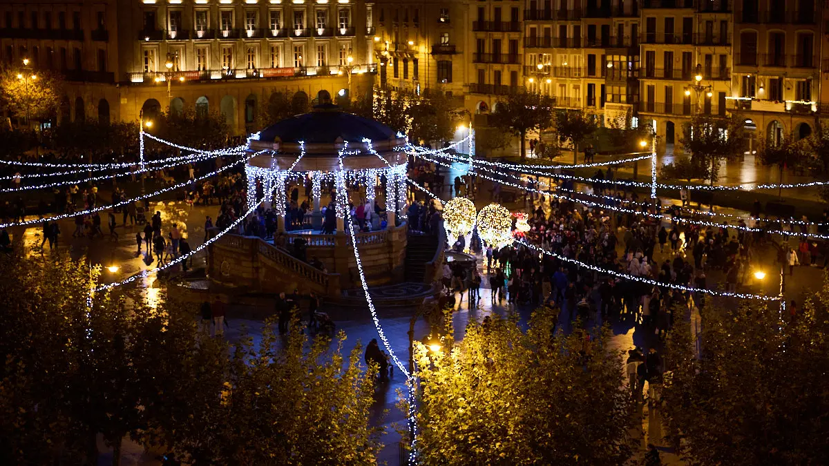 Encendido de la iluminación navideña 2022 en Pamplona. PABLO LASAOSA