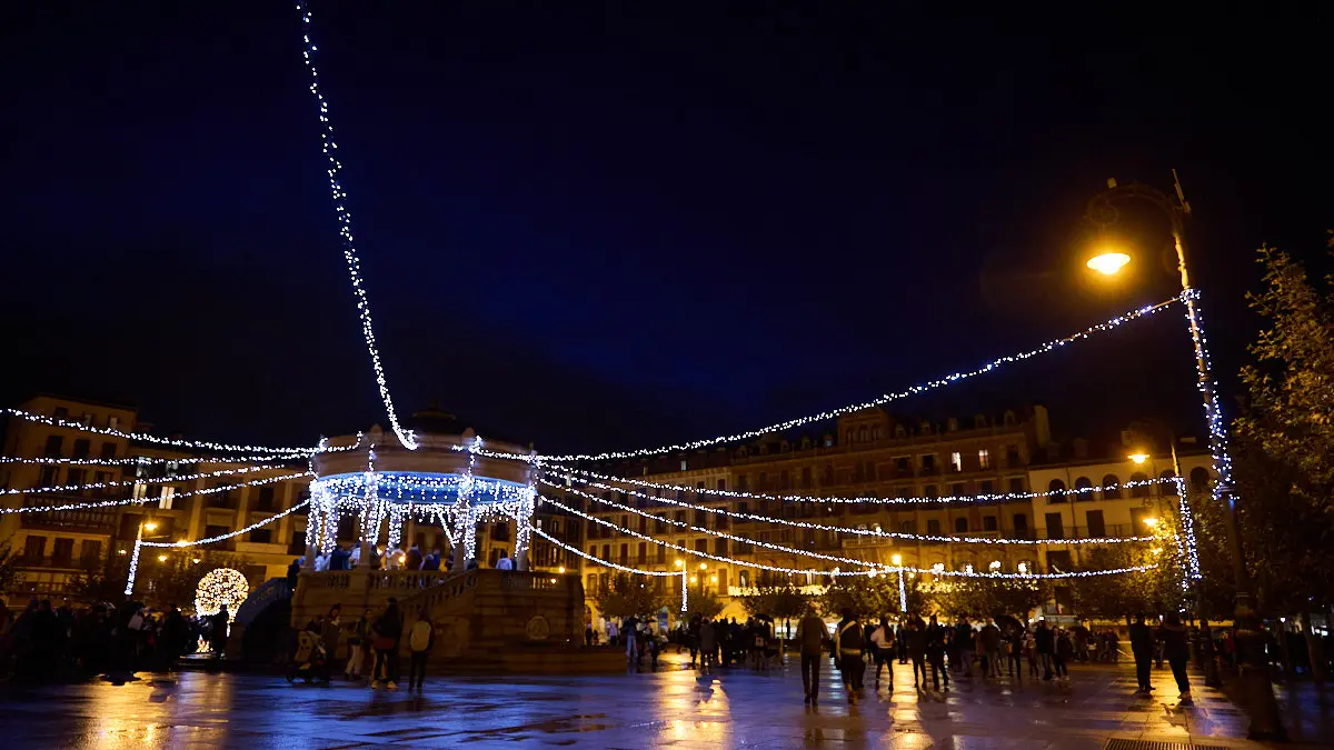 Encendido de la iluminación navideña 2022 en Pamplona. PABLO LASAOSA