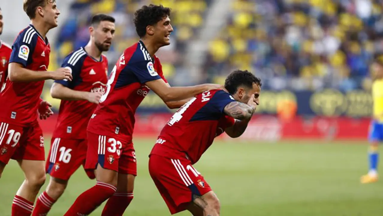 Rubén García celebra su gol al Cádiz en el Nuevo Mirandilla. CA Osasuna.