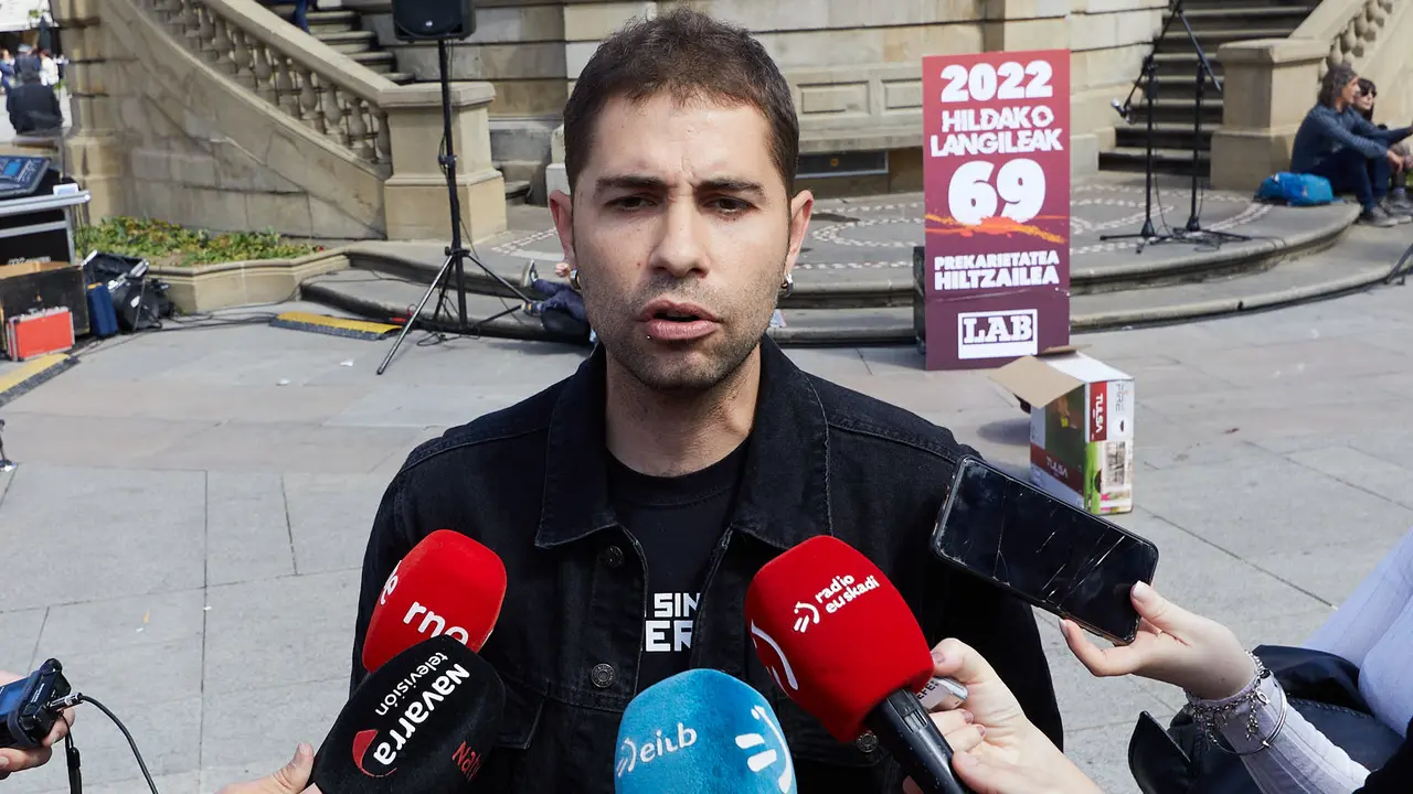 Manifestación de LAB, con el lema 'Egiteko beste mundu bat (Otro mundo por hacer)', con motivo del 1º de Mayo. IÑIGO ALZUGARAY