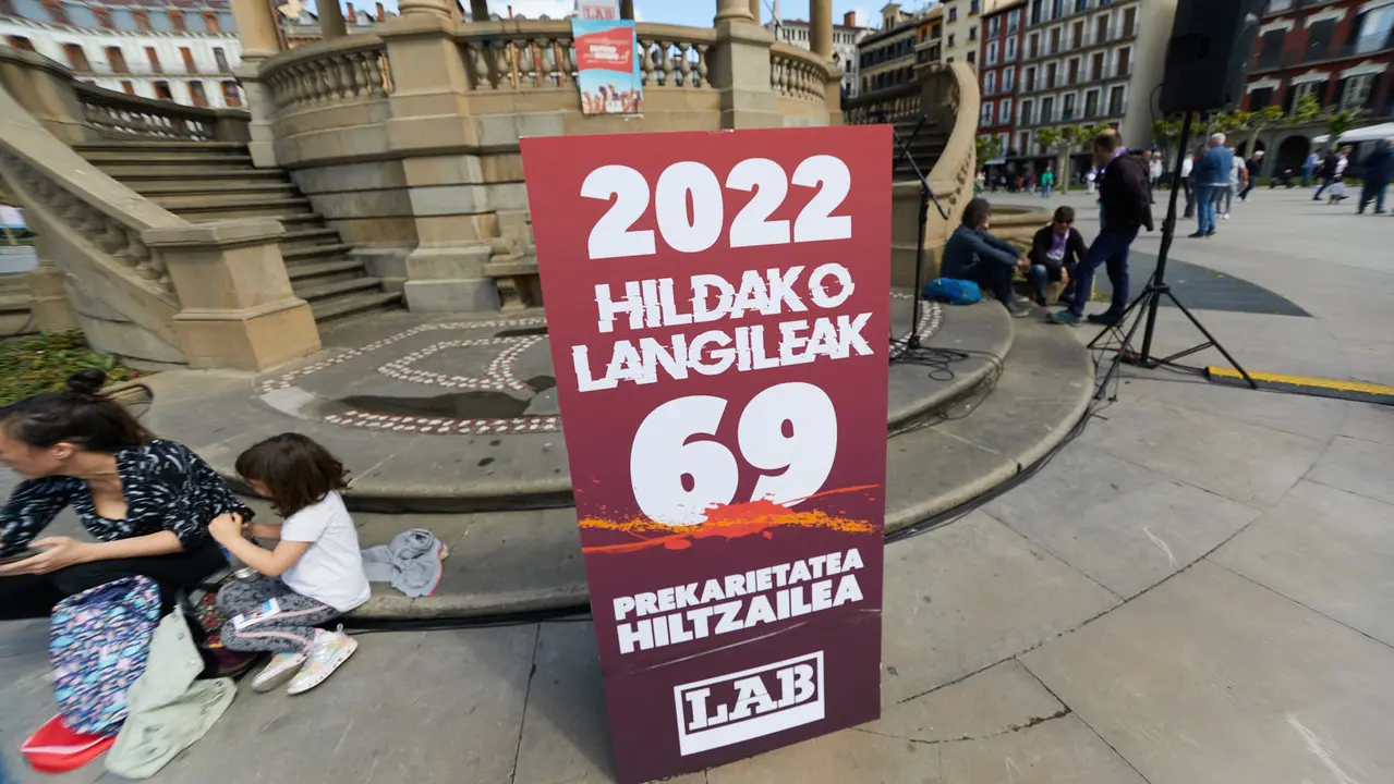 Manifestación de LAB, con el lema 'Egiteko beste mundu bat (Otro mundo por hacer)', con motivo del 1º de Mayo. IÑIGO ALZUGARAY