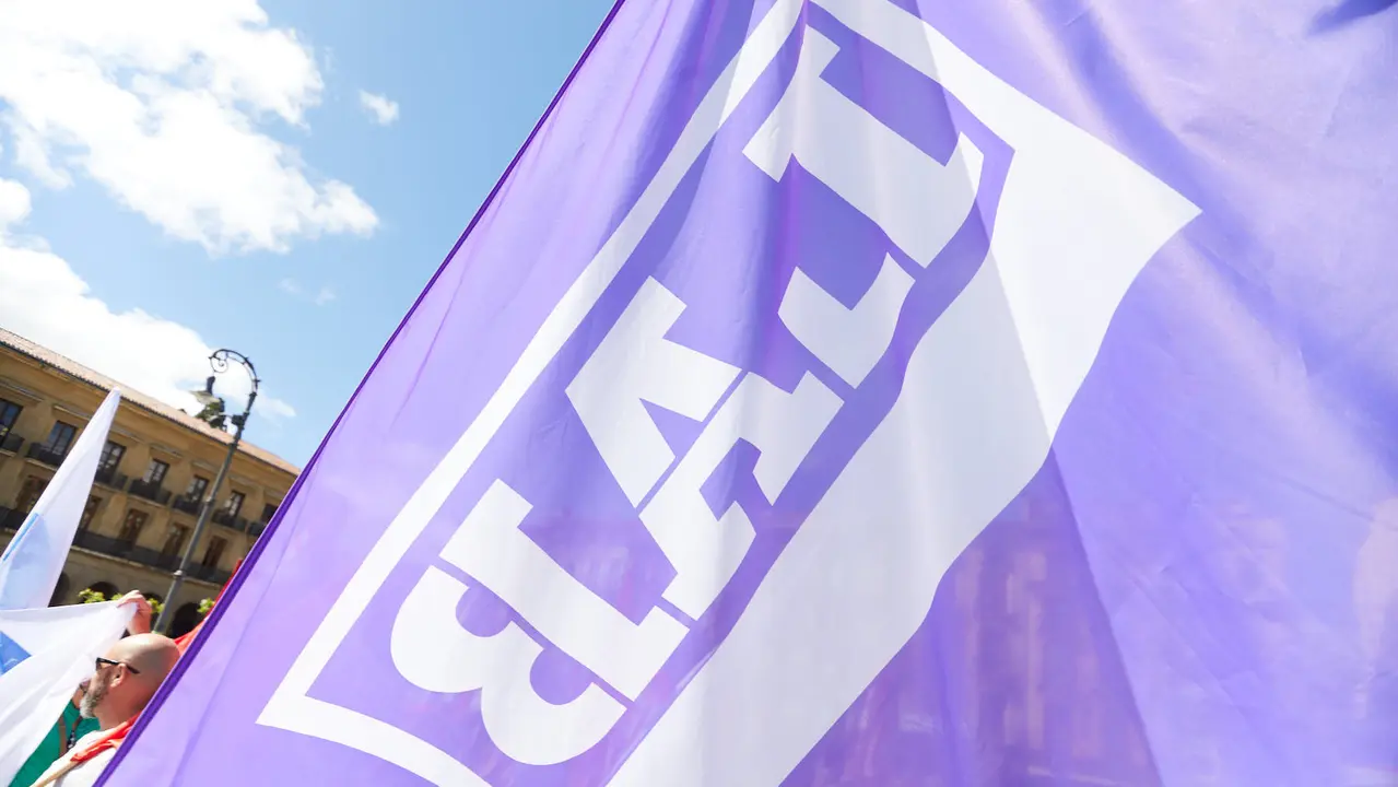 Manifestación de LAB, con el lema 'Egiteko beste mundu bat (Otro mundo por hacer)', con motivo del 1º de Mayo. IÑIGO ALZUGARAY