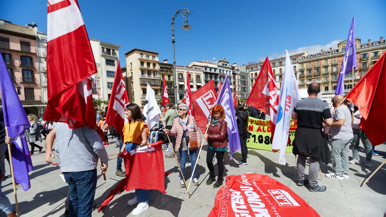 Manifestación de LAB, con el lema 'Egiteko beste mundu bat (Otro mundo por hacer)', con motivo del 1º de Mayo. IÑIGO ALZUGARAY