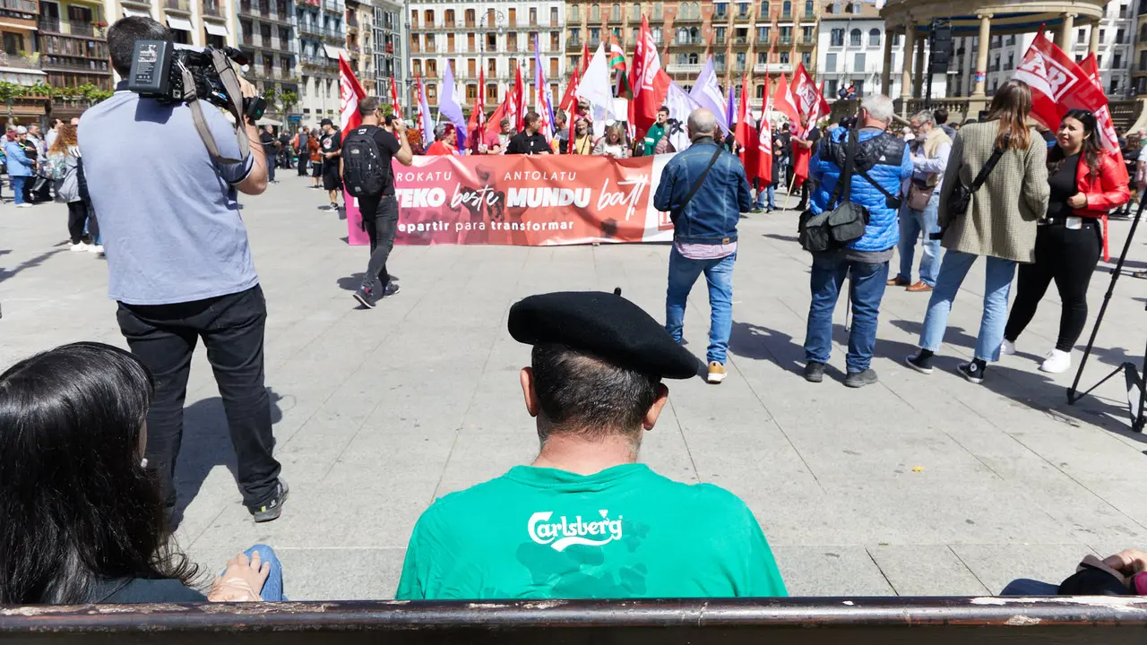Manifestación de LAB, con el lema 'Egiteko beste mundu bat (Otro mundo por hacer)', con motivo del 1º de Mayo. IÑIGO ALZUGARAY
