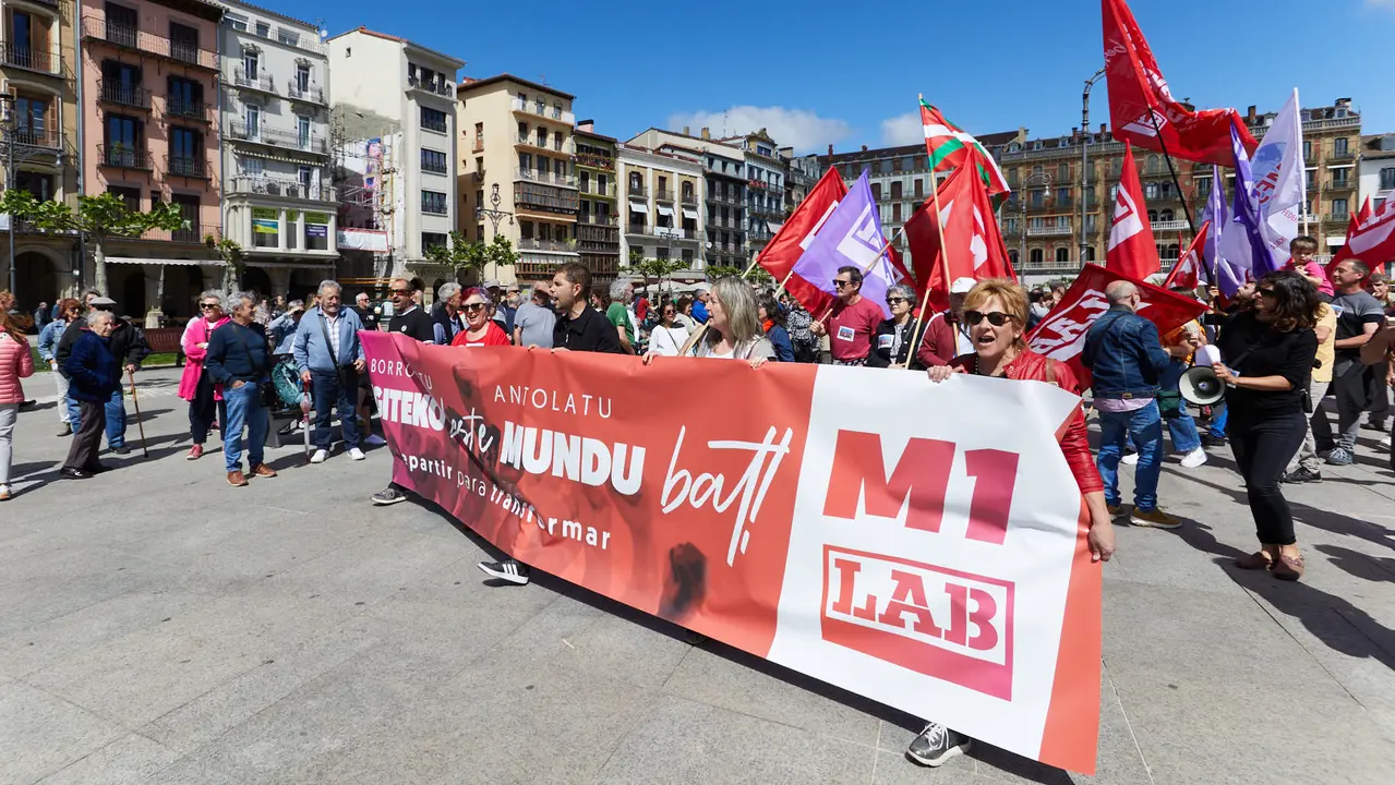 Manifestación de LAB, con el lema 'Egiteko beste mundu bat (Otro mundo por hacer)', con motivo del 1º de Mayo. IÑIGO ALZUGARAY