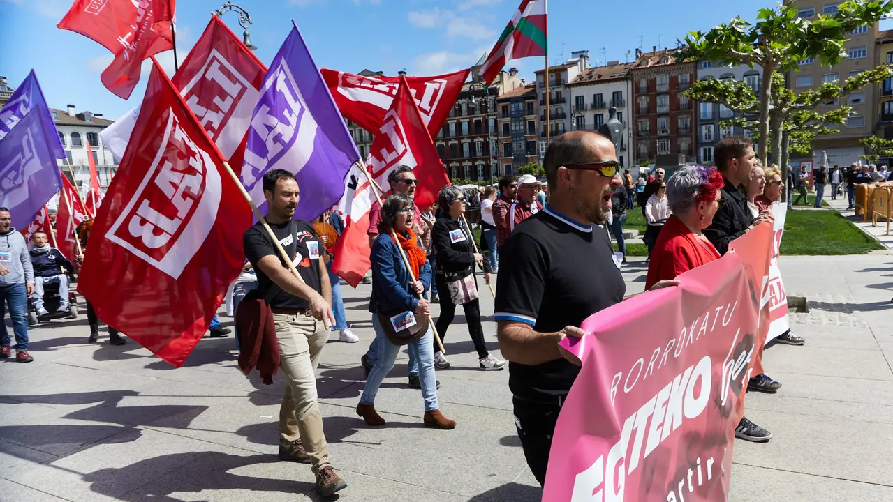 Manifestación de LAB, con el lema 'Egiteko beste mundu bat (Otro mundo por hacer)', con motivo del 1º de Mayo. IÑIGO ALZUGARAY