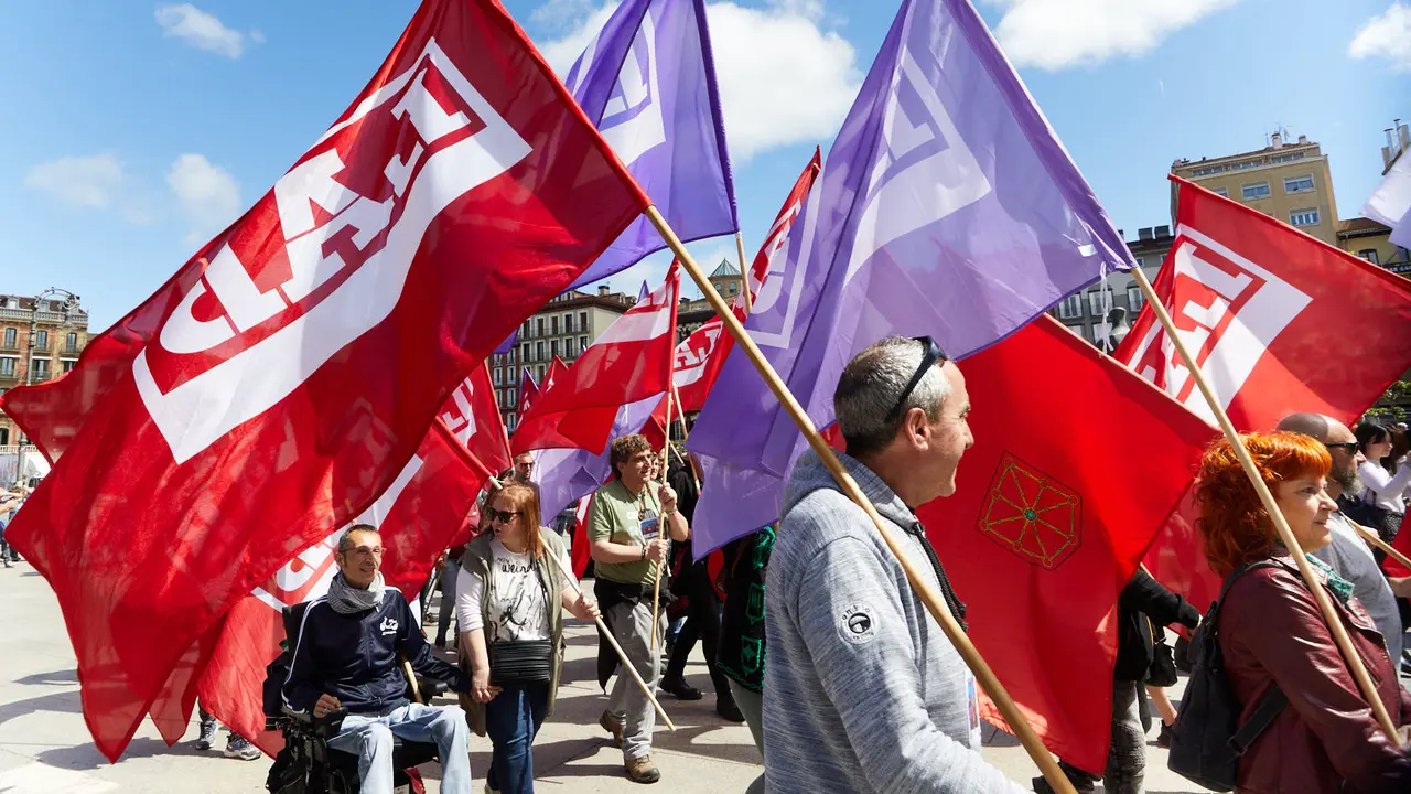 Manifestación de LAB, con el lema 'Egiteko beste mundu bat (Otro mundo por hacer)', con motivo del 1º de Mayo. IÑIGO ALZUGARAY