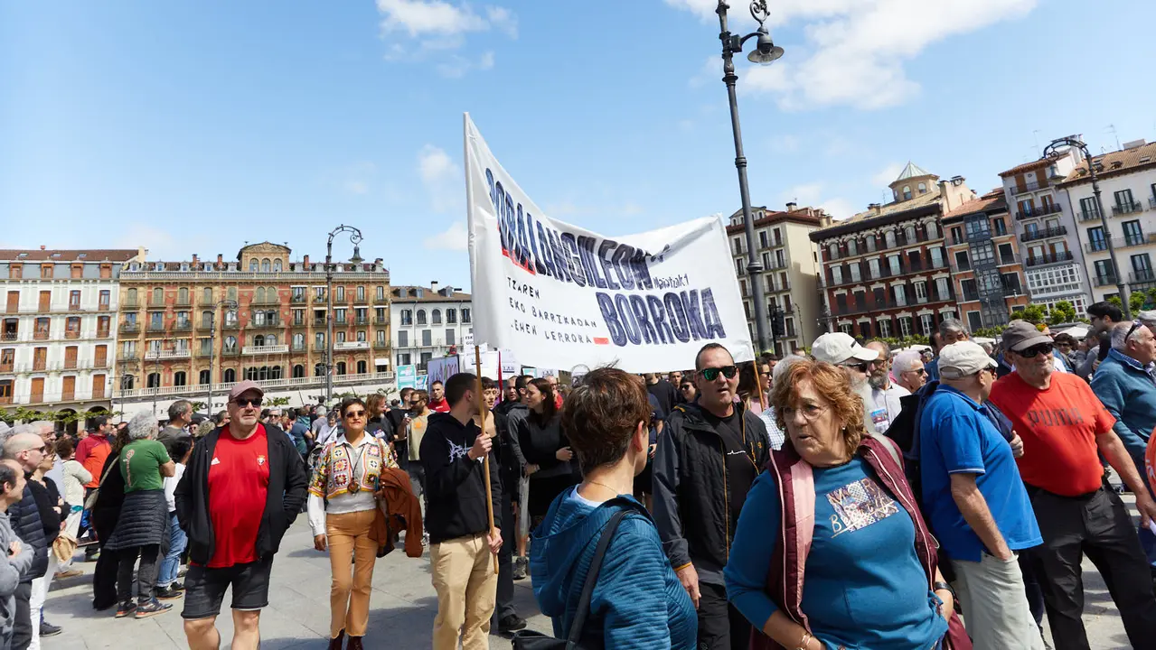 Manifestación de LAB, con el lema 'Egiteko beste mundu bat (Otro mundo por hacer)', con motivo del 1º de Mayo. IÑIGO ALZUGARAY