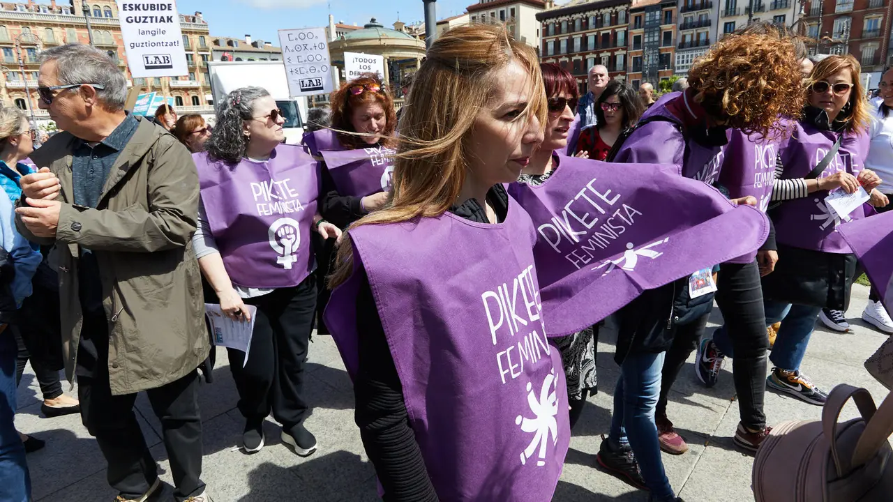 Manifestación de LAB, con el lema 'Egiteko beste mundu bat (Otro mundo por hacer)', con motivo del 1º de Mayo. IÑIGO ALZUGARAY