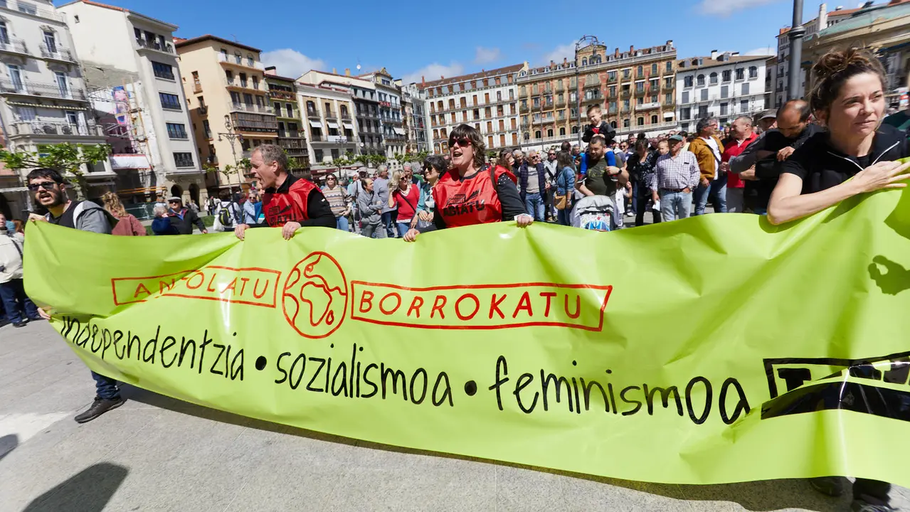 Manifestación de LAB, con el lema 'Egiteko beste mundu bat (Otro mundo por hacer)', con motivo del 1º de Mayo. IÑIGO ALZUGARAY