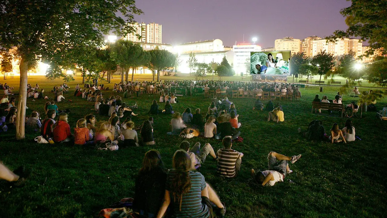 Cine de verano al aire libre en Pamplona. AYUNTAMIENTO DE PAMPLONA