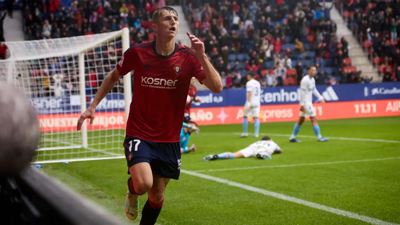 Los jugadores de Osasuna celebran el gol de Ante Budimir (1-1) durante el partido de La Liga EA Sports entre CA Osasuna y Girona FC disputado en el estadio de El Sadar en Pamplona. IÑIGO ALZUGARAY