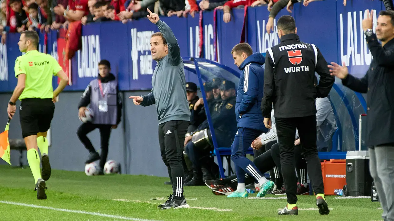 Jagoba Arrasate (entrenador CA Osasuna) durante el partido de La Liga EA Sports entre CA Osasuna y Girona FC disputado en el estadio de El Sadar en Pamplona. IÑIGO ALZUGARAY