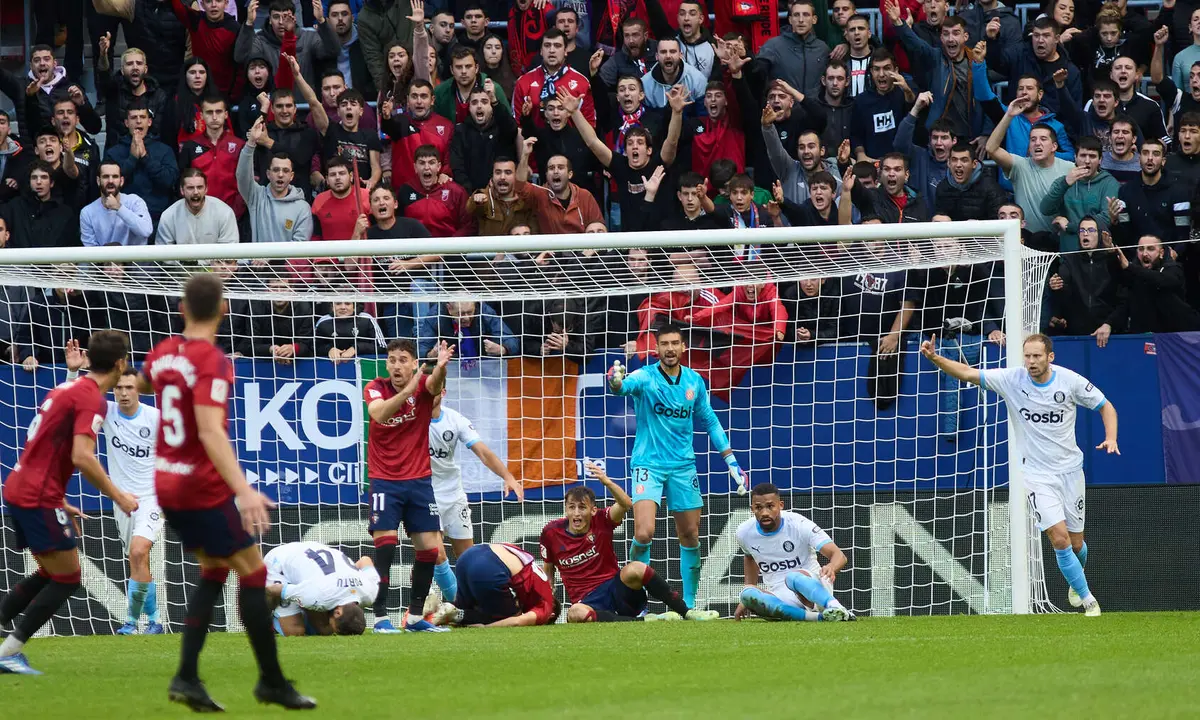 Partido de La Liga EA Sports entre CA Osasuna y Girona FC disputado en el estadio de El Sadar en Pamplona. IÑIGO ALZUGARAY