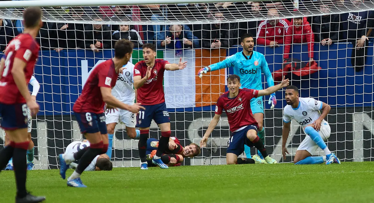 Partido de La Liga EA Sports entre CA Osasuna y Girona FC disputado en el estadio de El Sadar en Pamplona. IÑIGO ALZUGARAY