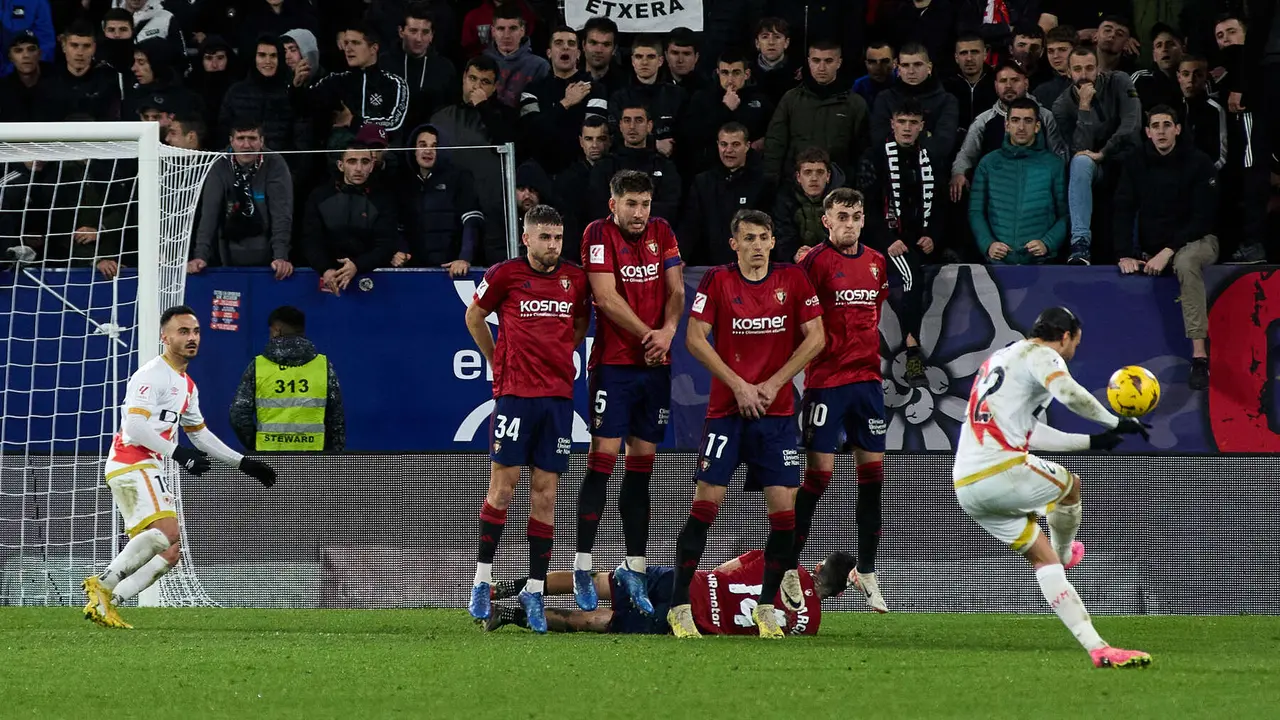 Partido de La Liga EA Sports entre CA Osasuna y Rayo Vallecano disputado en el estadio de El Sadar en Pamplona. IÑIGO ALZUGARAY