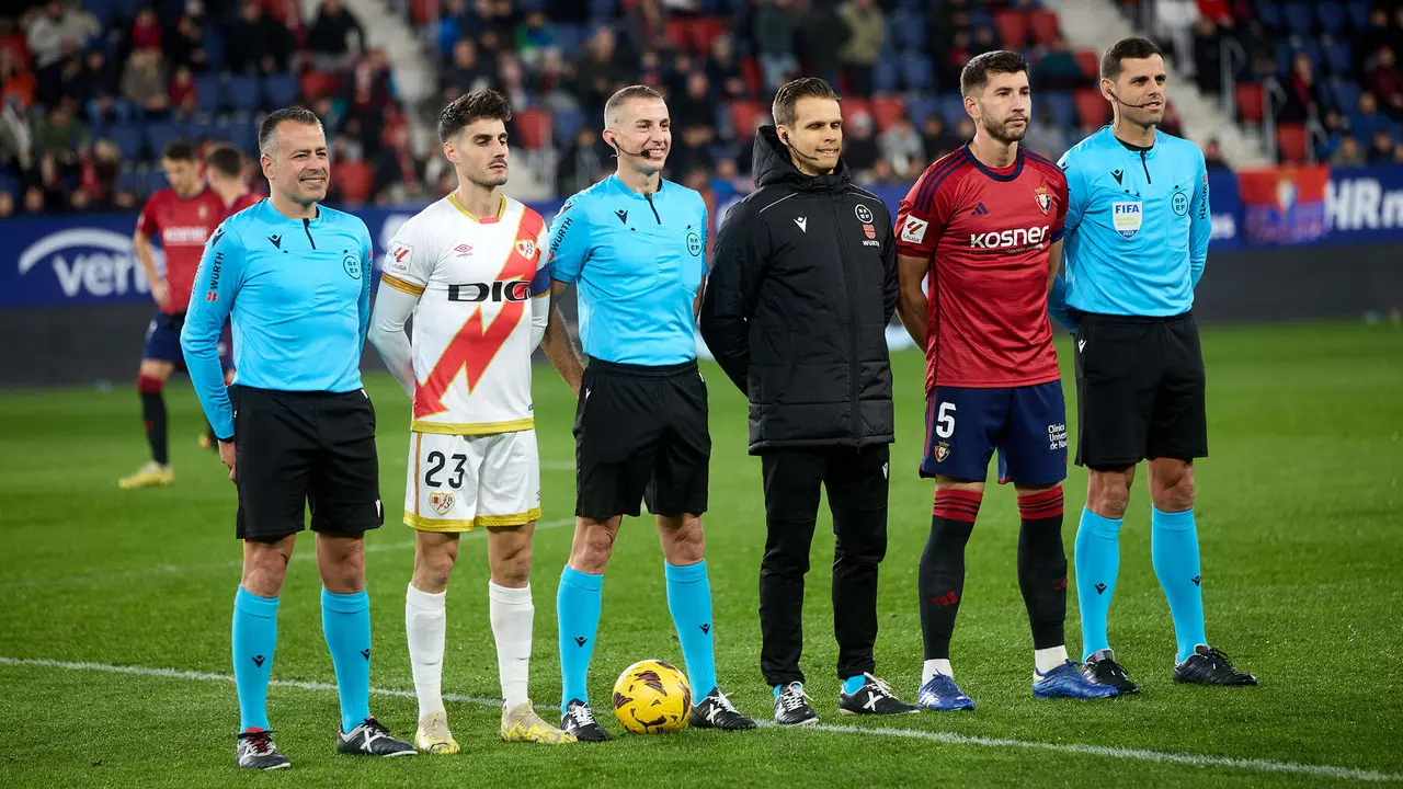 Partido de La Liga EA Sports entre CA Osasuna y Rayo Vallecano disputado en el estadio de El Sadar en Pamplona. IÑIGO ALZUGARAY