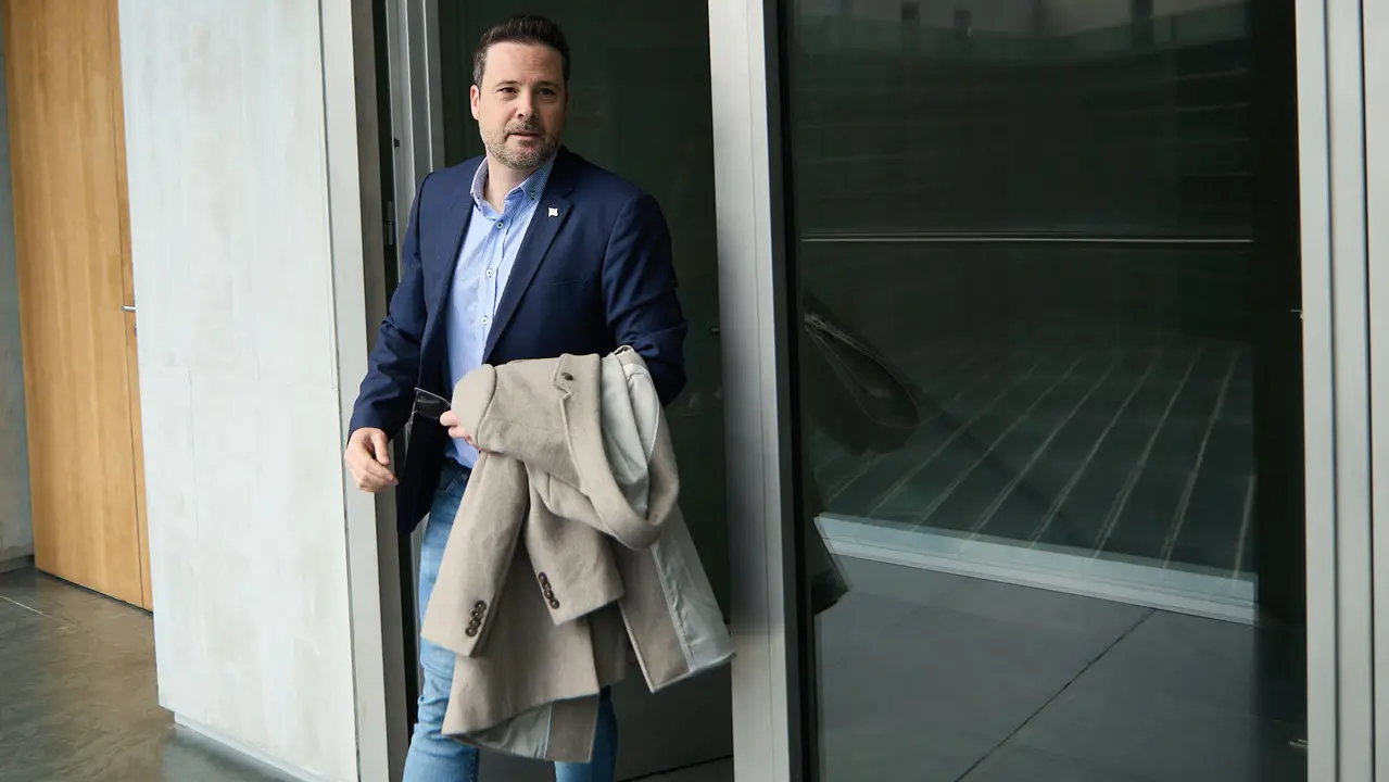 Comparecencia de los consejeros &Oacute;scar Chivite y Jos&eacute; Mari Aierdi en la Comisi&oacute;n de Cohesi&oacute;n Territorial del Parlamento de Navarra para explicar el proyecto de la planta centralizada de fangos de Tudela y su impacto medioambiental en la zona, con la presencia del alcalde de Tudela, Alejandro Toquero. I&Ntilde;IGO ALZUGARAY