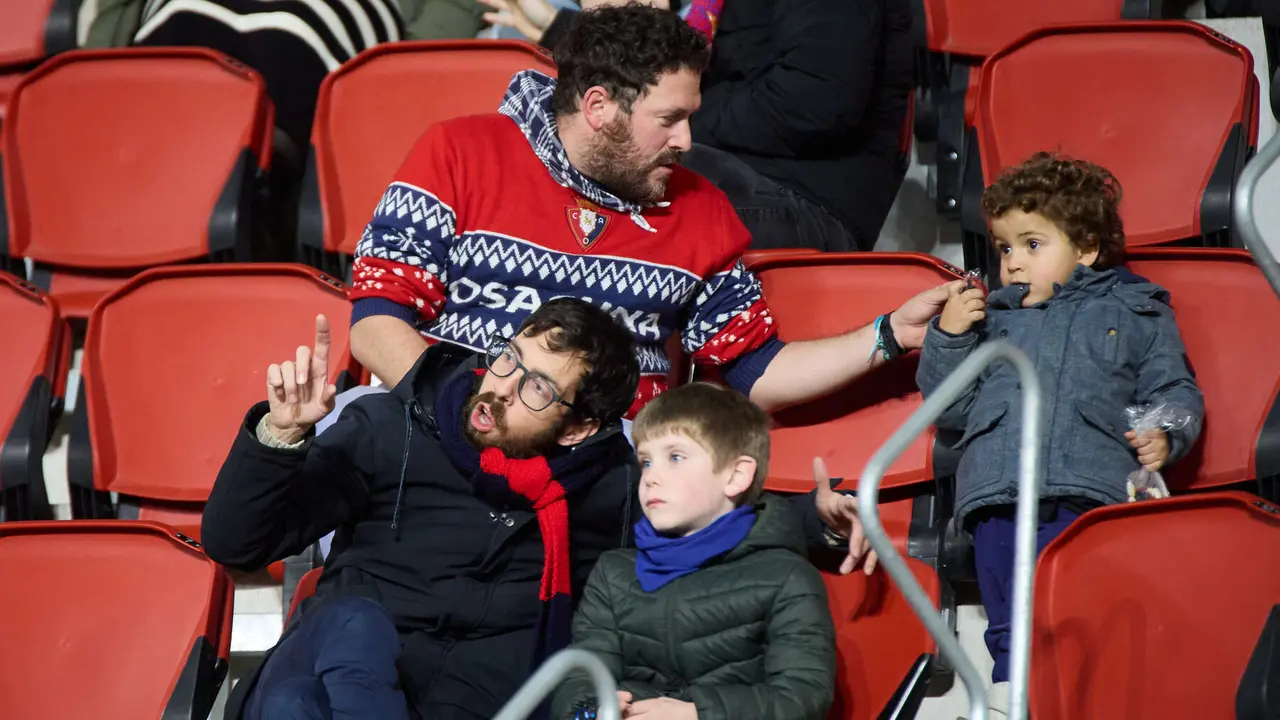 La grada del estadio de El Sadar durante el partido de La Liga EA Sports entre CA Osasuna y Athletic Club disputado en Pamplona. IÑIGO ALZUGARAY