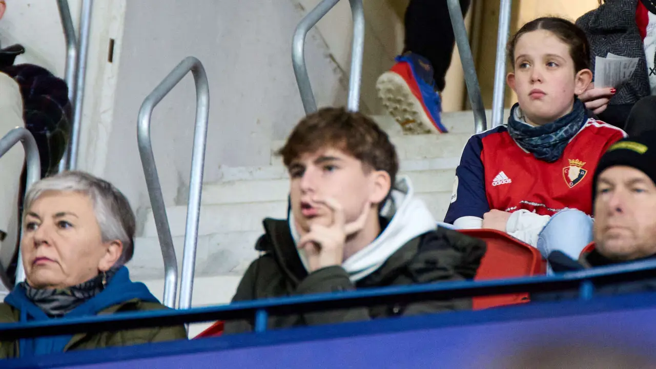 La grada del estadio de El Sadar durante el partido de La Liga EA Sports entre CA Osasuna y Athletic Club disputado en Pamplona. IÑIGO ALZUGARAY