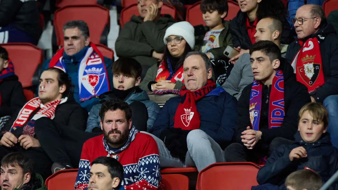 La grada del estadio de El Sadar durante el partido de La Liga EA Sports entre CA Osasuna y Athletic Club disputado en Pamplona. IÑIGO ALZUGARAY