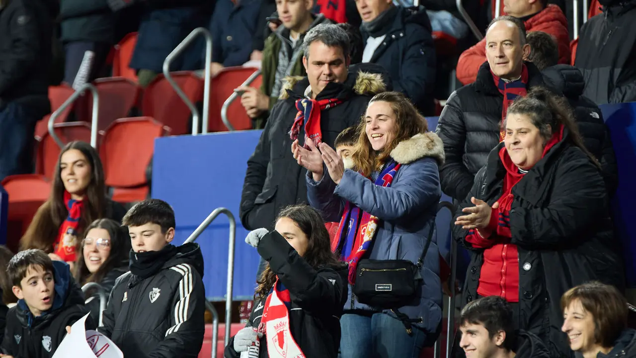 La grada del estadio de El Sadar durante el partido de La Liga EA Sports entre CA Osasuna y Athletic Club disputado en Pamplona. IÑIGO ALZUGARAY