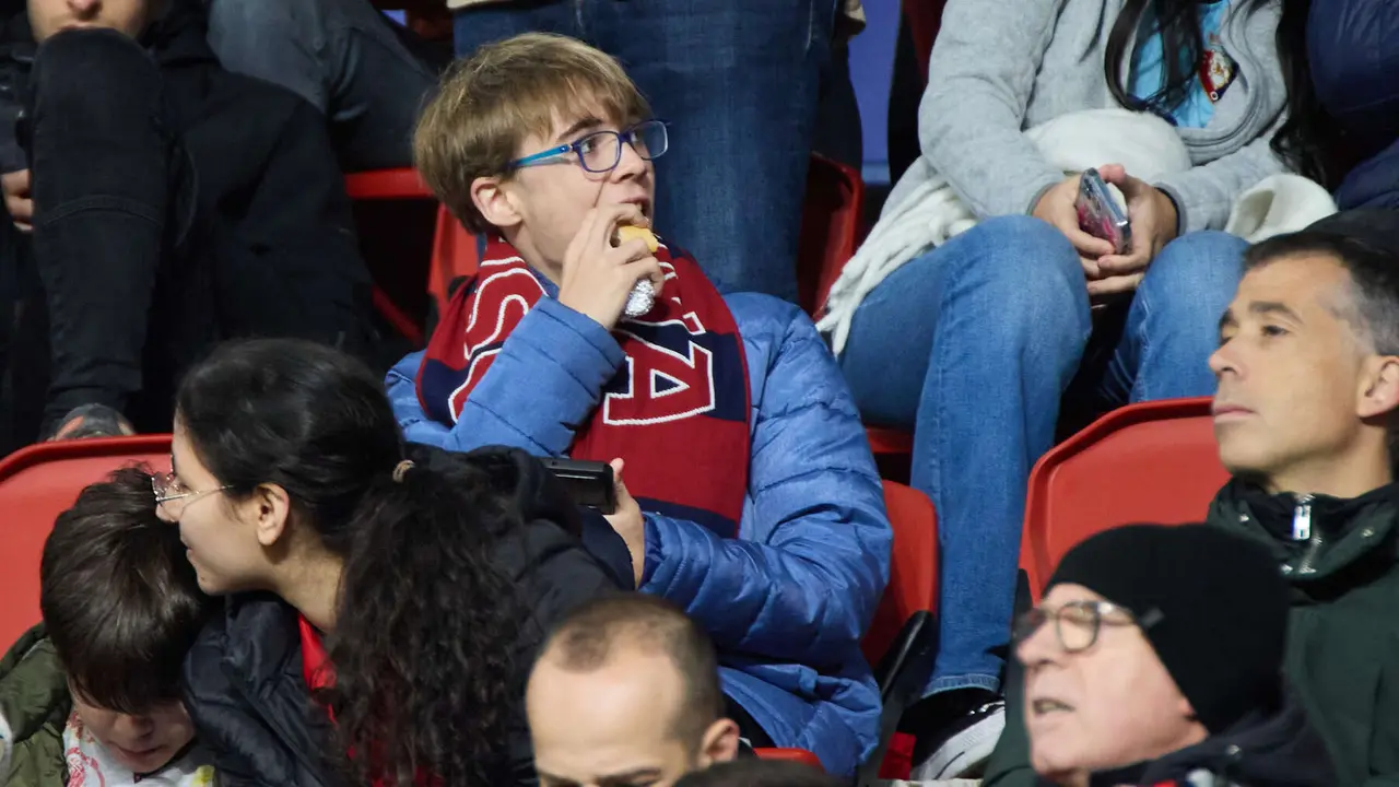 La grada del estadio de El Sadar durante el partido de La Liga EA Sports entre CA Osasuna y Athletic Club disputado en Pamplona. IÑIGO ALZUGARAY