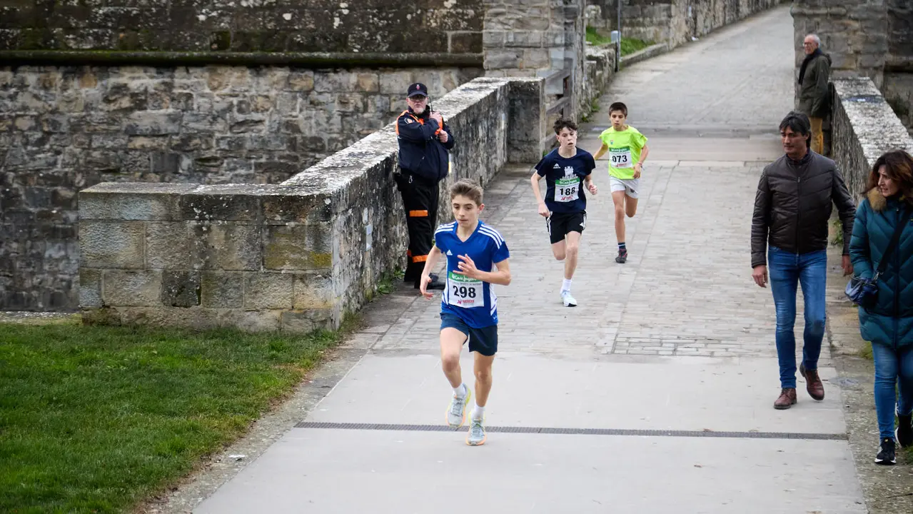 XIII Carrera Infantil de la Navidad en la Ciudadela de Pamplona. IÑIGO ALZUGARAY